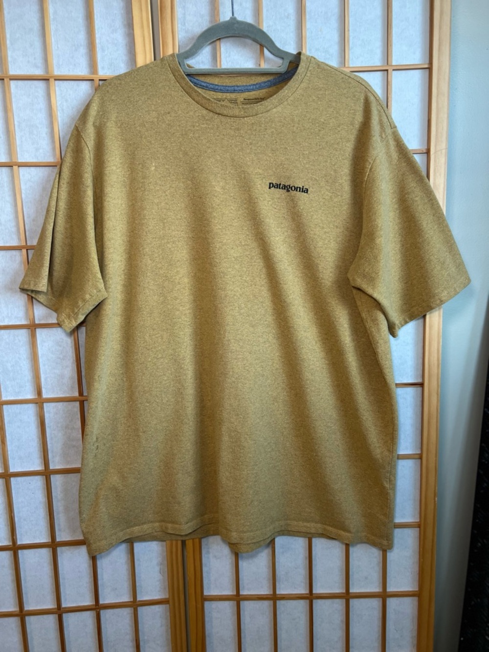 Patagonia Responsibili-Tee Shirt Mens X-Large Gold P-6 Logo Graphic Tee Outdoor - Picture 2 of 8